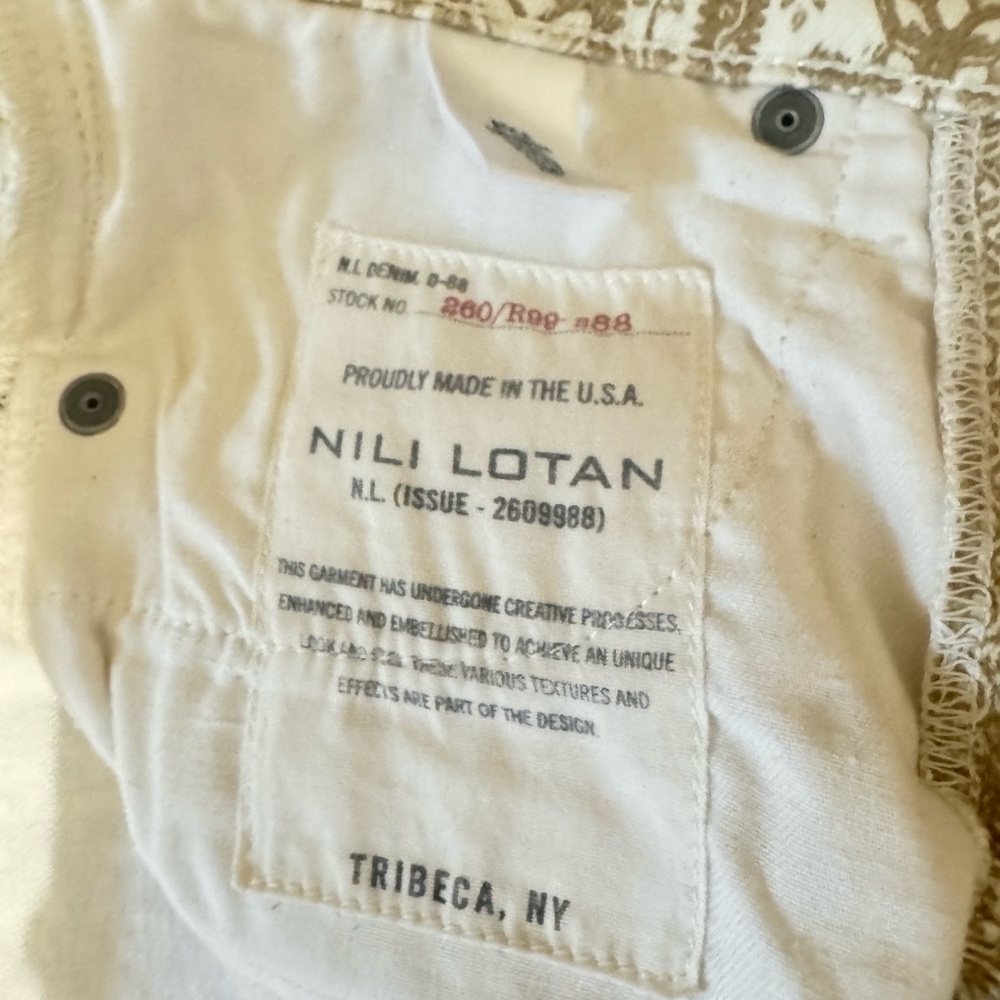 Nili Lotan khaki wall paper print mid rise jeans size 24. lightly used.